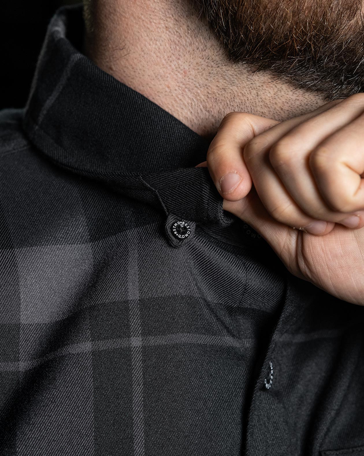 synister flannel collar detail